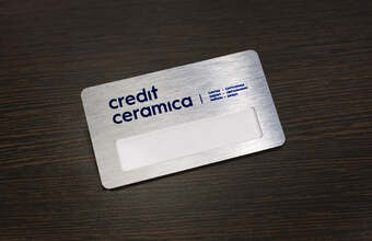 металлический бейдж с окном