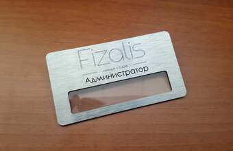 металлический бейдж с окном