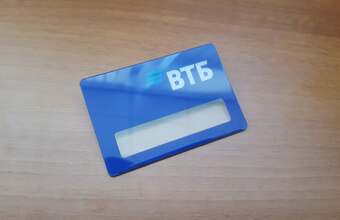 пластиковый бейджик с логотипом